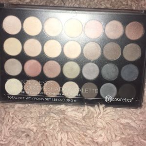 Essential eyes 28 color eyeshadow palette